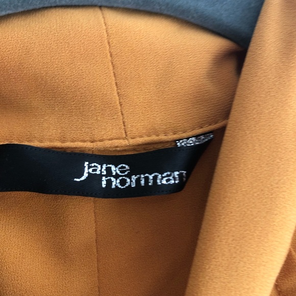 GOLD SLEEVELESS BLOUSE WITH NECK TIE - Picture 7 of 7